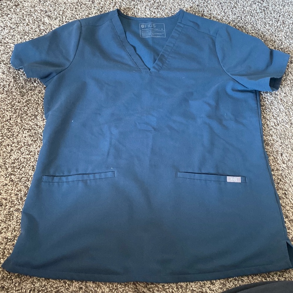 NWOT FIGS casma top. Medium Navy.